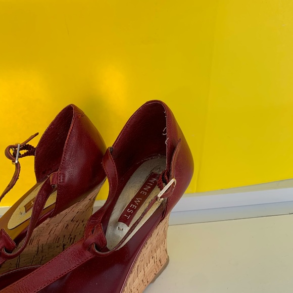 Nine West Red wedge heels. Size 7 - Picture 3 of 5